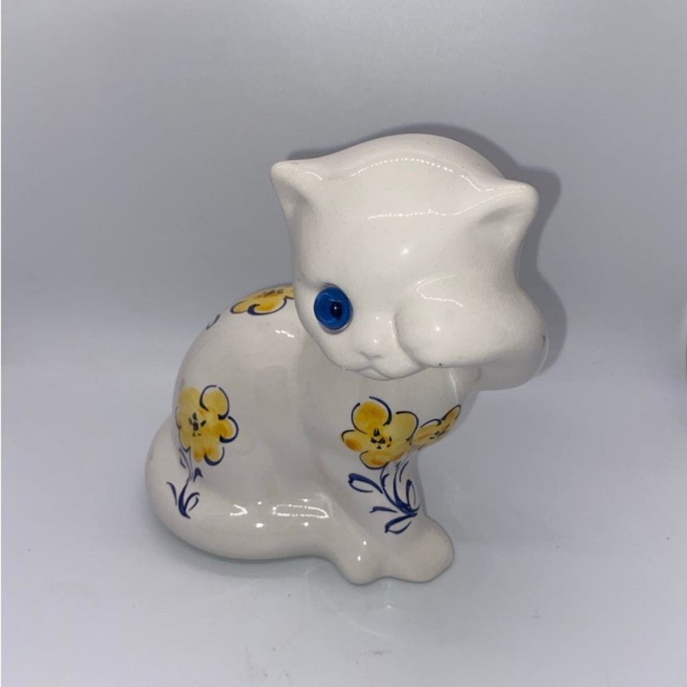 Alcobaca Portugal Pottery vintage white cat with hand painted flowers